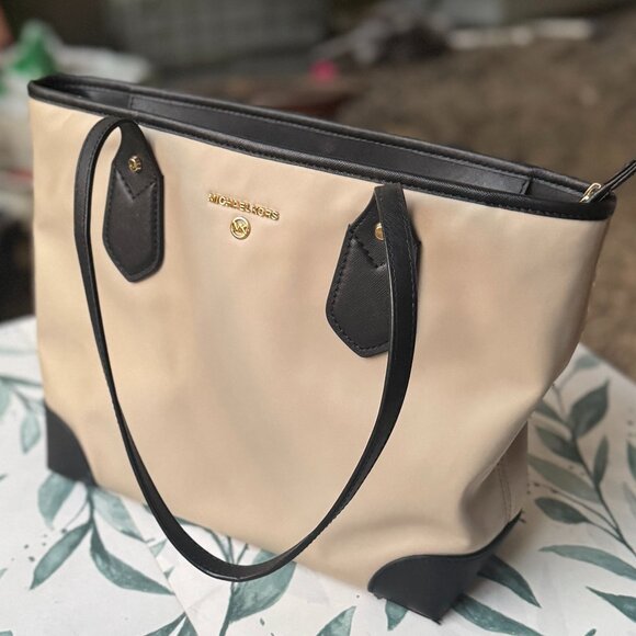 Michael Kors Eva Tote Nude and Black - Picture 3 of 8